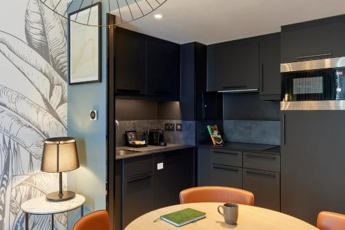 Apartamento de 1 dormitorio con 2 camas individuales del hotel Adagio London City East. Foto 8