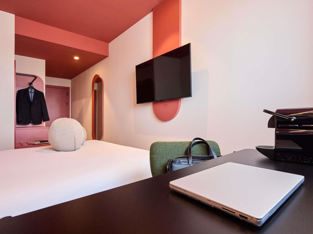 Habitación Business, 1 cama doble del hotel Ibis Styles Madrid Airport Valdebebas. Foto 2