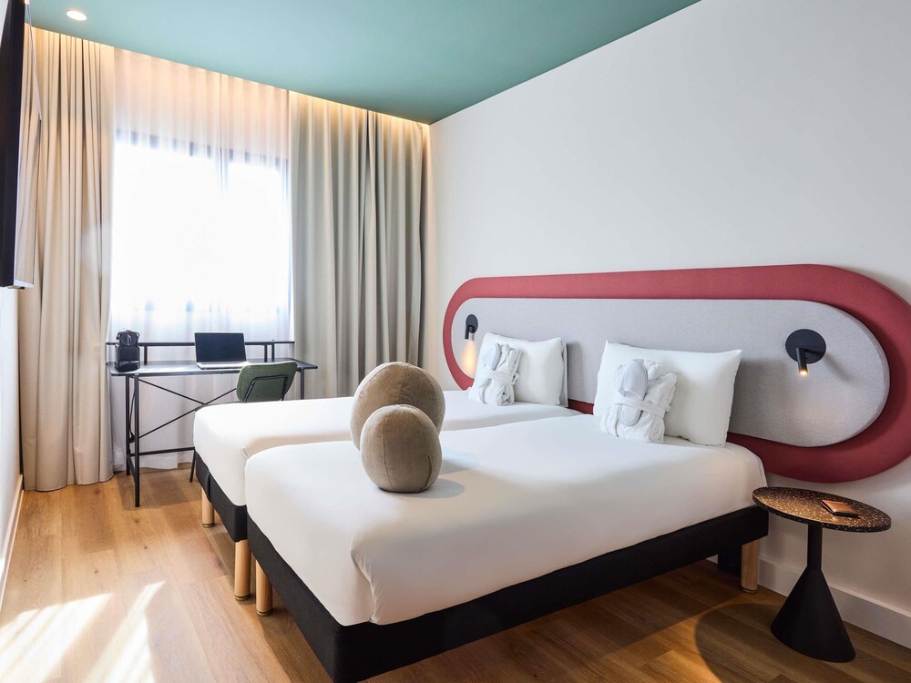 Habitación Business, 2 camas individuales del hotel Ibis Styles Madrid Airport Valdebebas. Foto 4