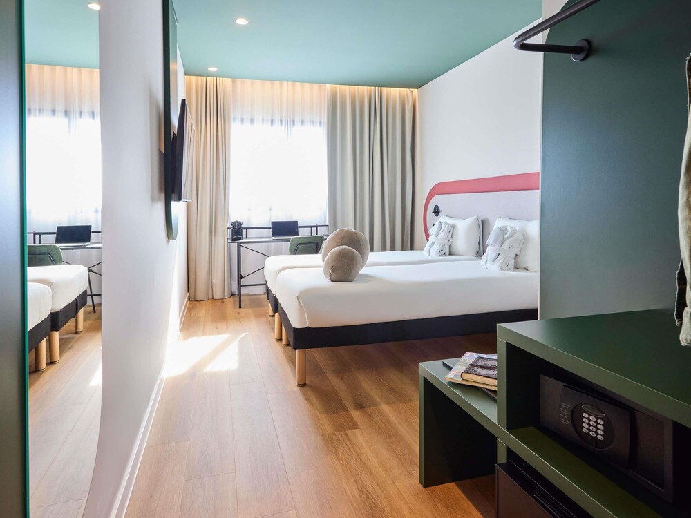 Habitación Business, 2 camas individuales del hotel Ibis Styles Madrid Airport Valdebebas. Foto 9