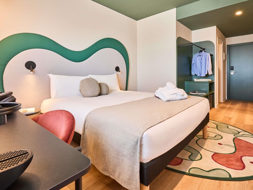 Habitación estándar, 2 camas individuales del hotel Ibis Styles Madrid Airport Valdebebas. Foto 2