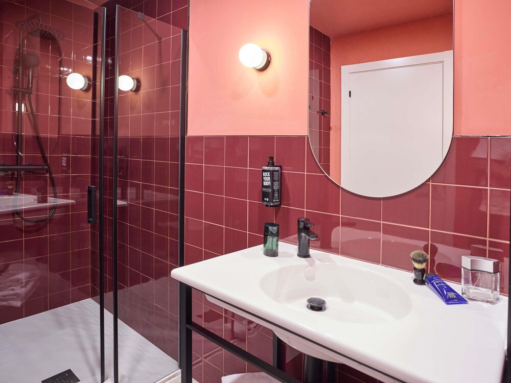 Habitación estándar, 2 camas individuales del hotel Ibis Styles Madrid Airport Valdebebas. Foto 6