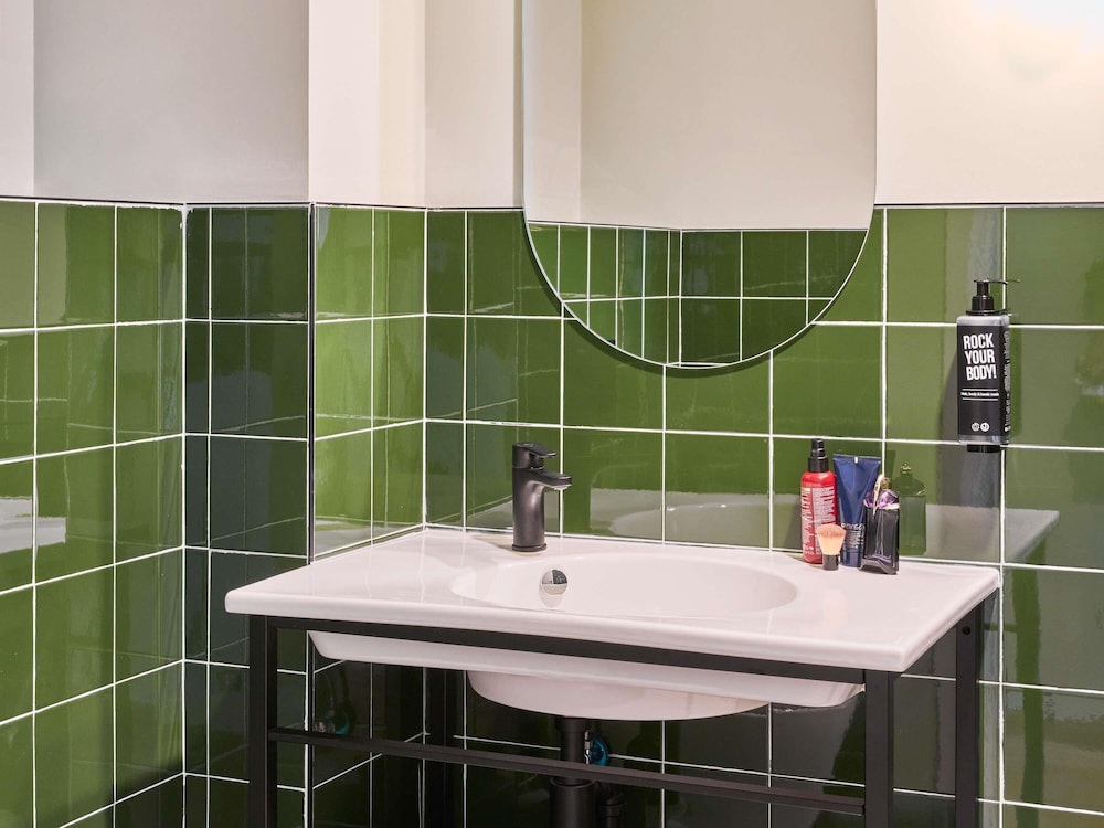 Habitación estándar, 2 camas individuales del hotel Ibis Styles Madrid Airport Valdebebas. Foto 4