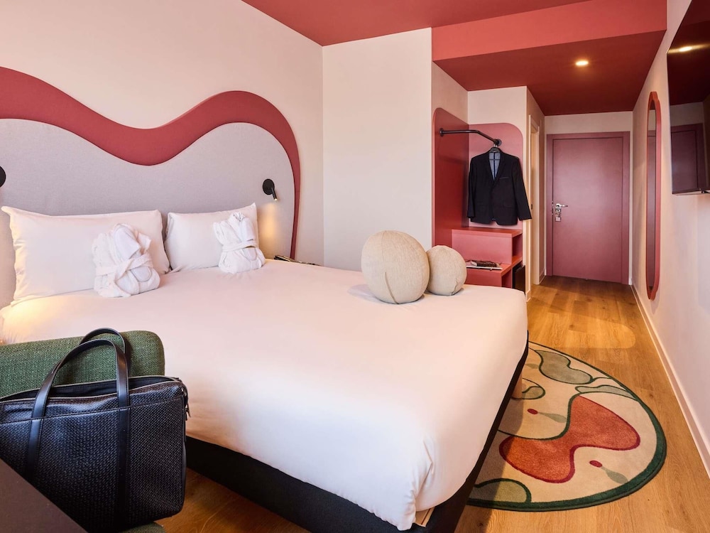 Habitación Business, 1 cama doble del hotel Ibis Styles Madrid Airport Valdebebas. Foto 15