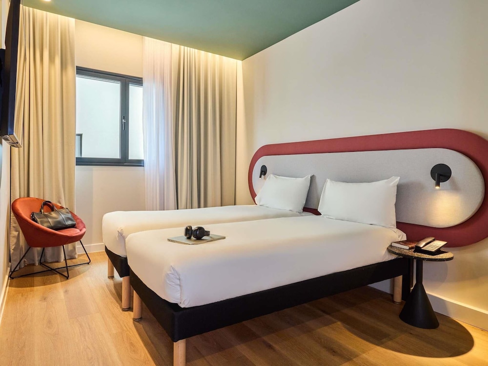Habitación estándar, 2 camas individuales del hotel Ibis Styles Madrid Airport Valdebebas. Foto 17