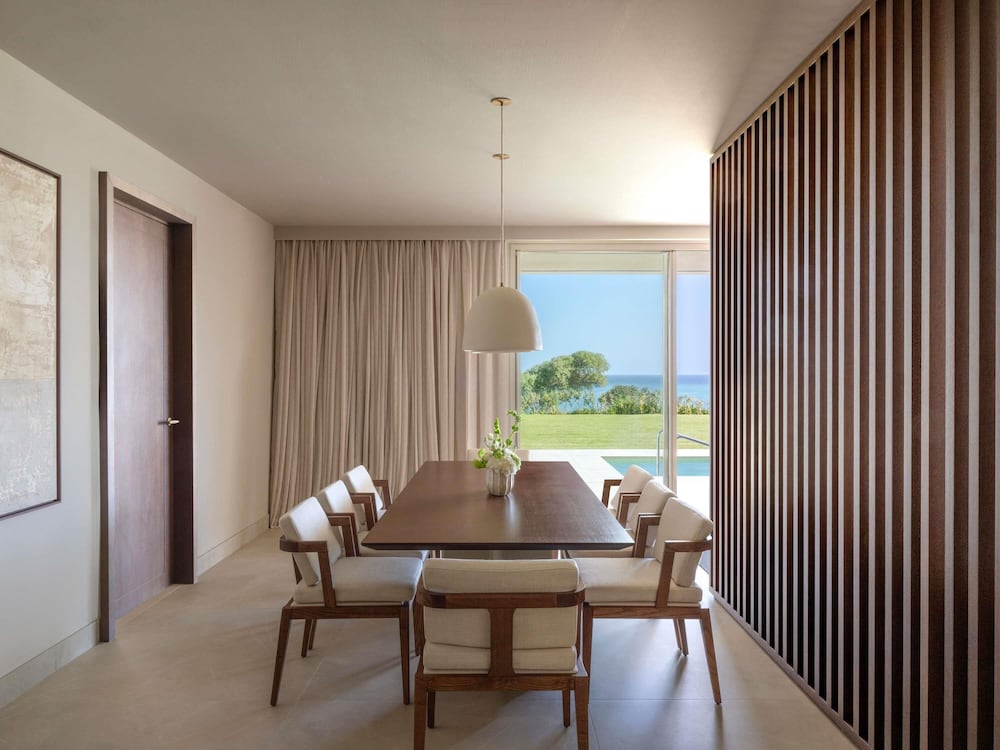 SUITE (290 m²): 3 dormitorios, vistas al mar, 3 camas king size, piscina, cocina y salón del hotel Fairmont La Hacienda Costa Del Sol. Foto 6