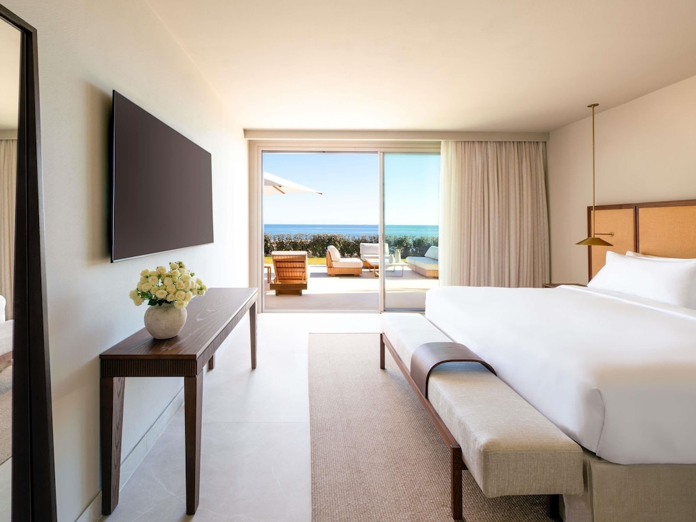 SUITE PRESIDENCIAL (1200 m²): vistas al mar, 5 camas king size, 5 dormitorios, cocina y salón del hotel Fairmont La Hacienda Costa Del Sol. Foto 3
