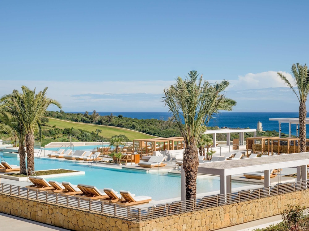 SUITE SIGNATURE (90 m²): vistas al mar, 1 dorm., cama king size, salón, dormitorio y terraza del hotel Fairmont La Hacienda Costa Del Sol. Foto 8