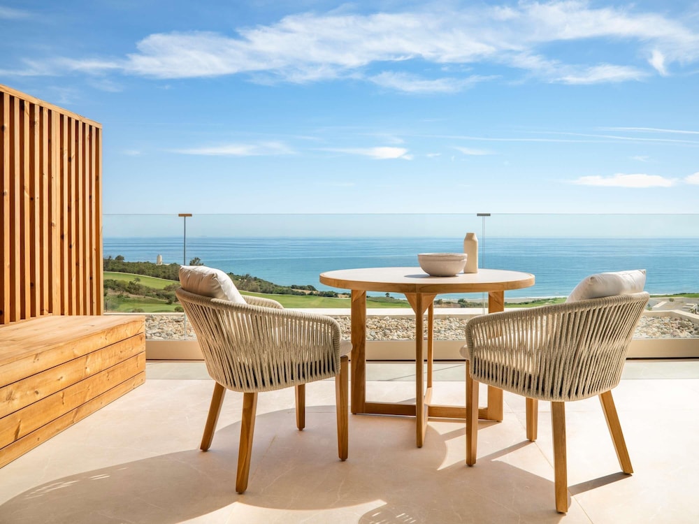 SUITE PRESIDENCIAL (1200 m²): vistas al mar, 5 camas king size, 5 dormitorios, cocina y salón del hotel Fairmont La Hacienda Costa Del Sol. Foto 15