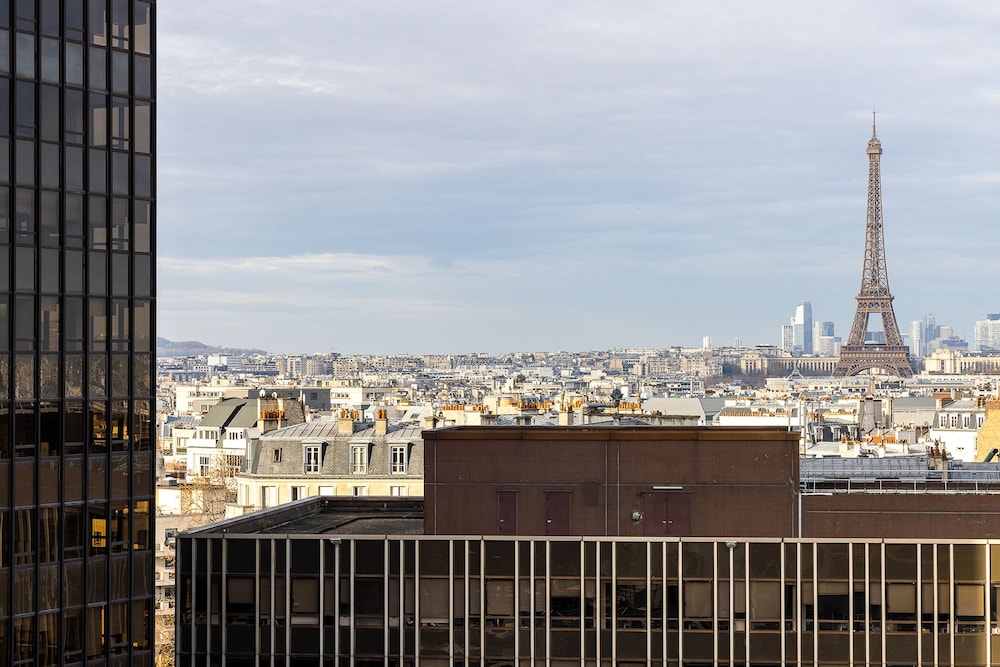 Simone Eiffel del hotel Hôtel Les Artistes. Foto 3