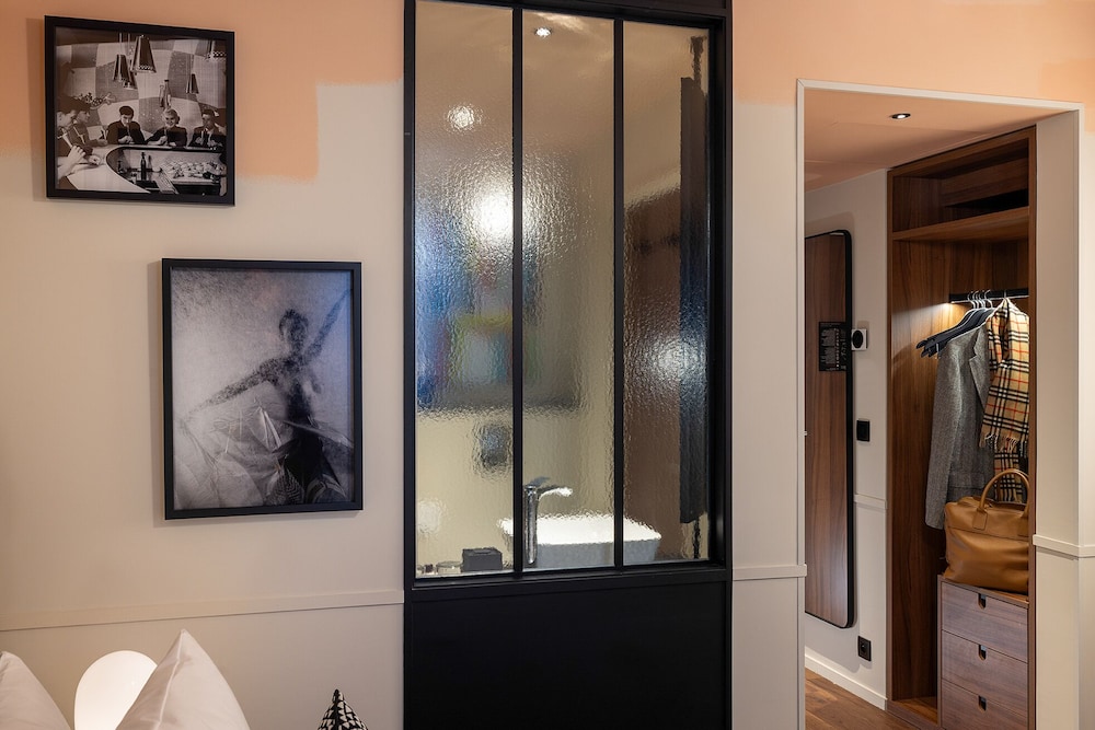 Simone Eiffel del hotel Hôtel Les Artistes. Foto 4