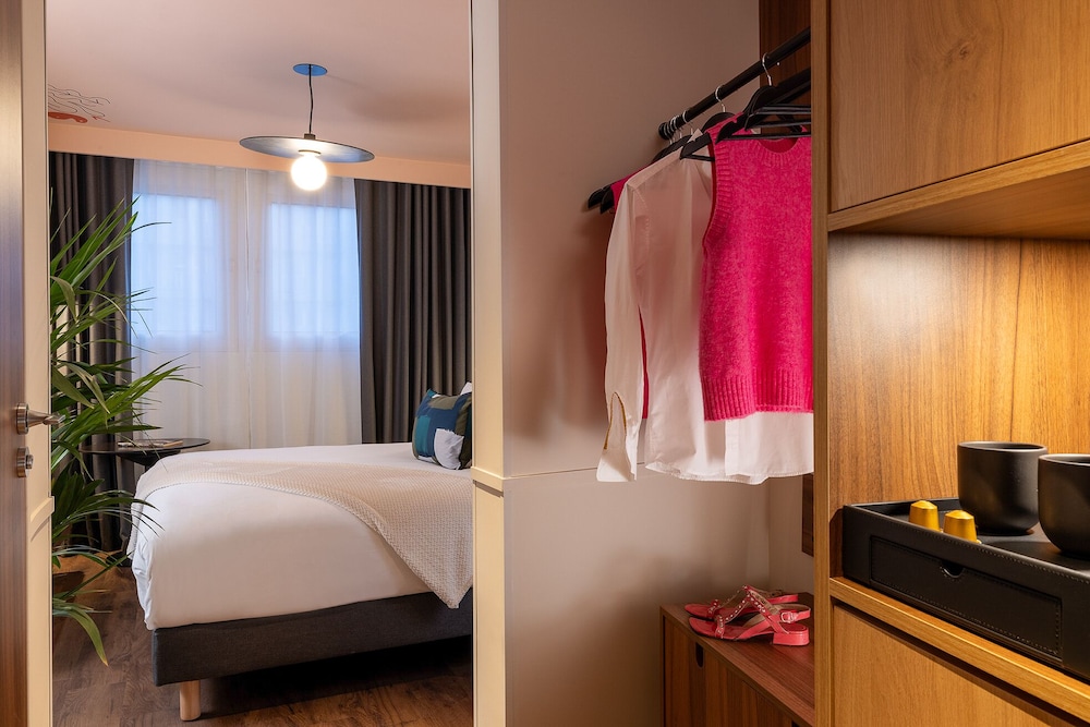 Edgar Deluxe del hotel Hôtel Les Artistes. Foto 1