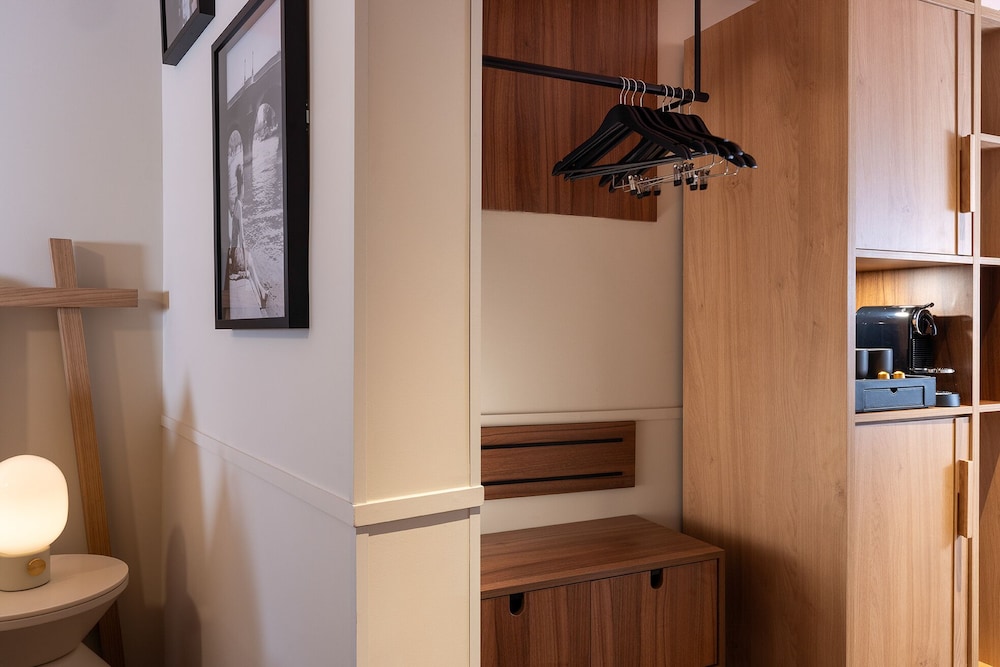 Edgar Deluxe del hotel Hôtel Les Artistes. Foto 2