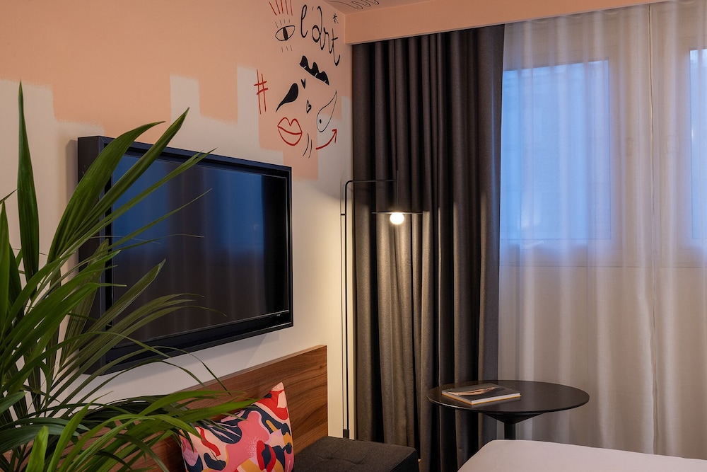 Edgar Deluxe del hotel Hôtel Les Artistes. Foto 4