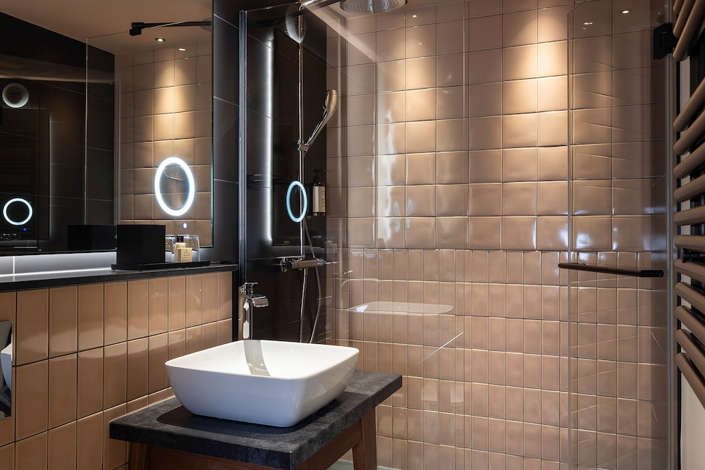 Edgar Deluxe del hotel Hôtel Les Artistes. Foto 5