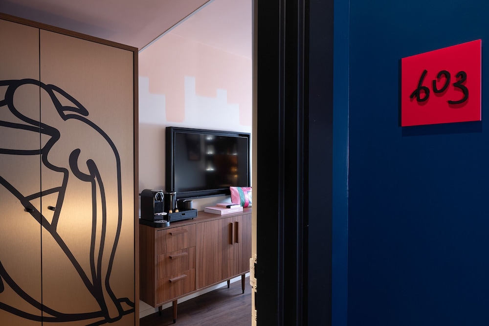 Andre Eiffel del hotel Hôtel Les Artistes. Foto 3