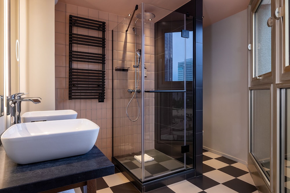 Andre Eiffel del hotel Hôtel Les Artistes. Foto 6