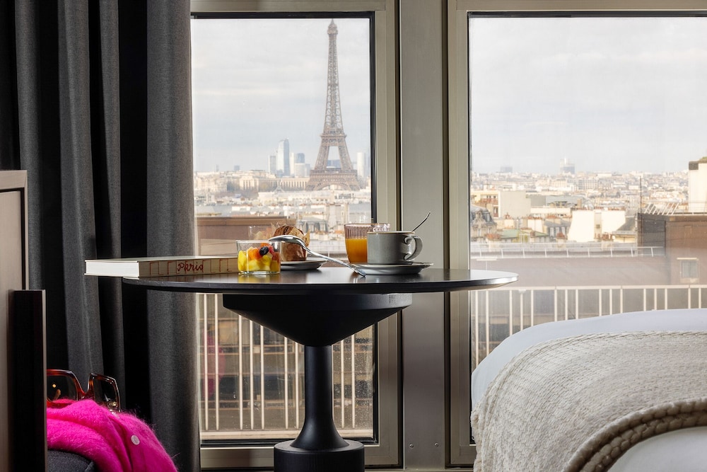 Simone Eiffel Prestige del hotel Hôtel Les Artistes. Foto 2