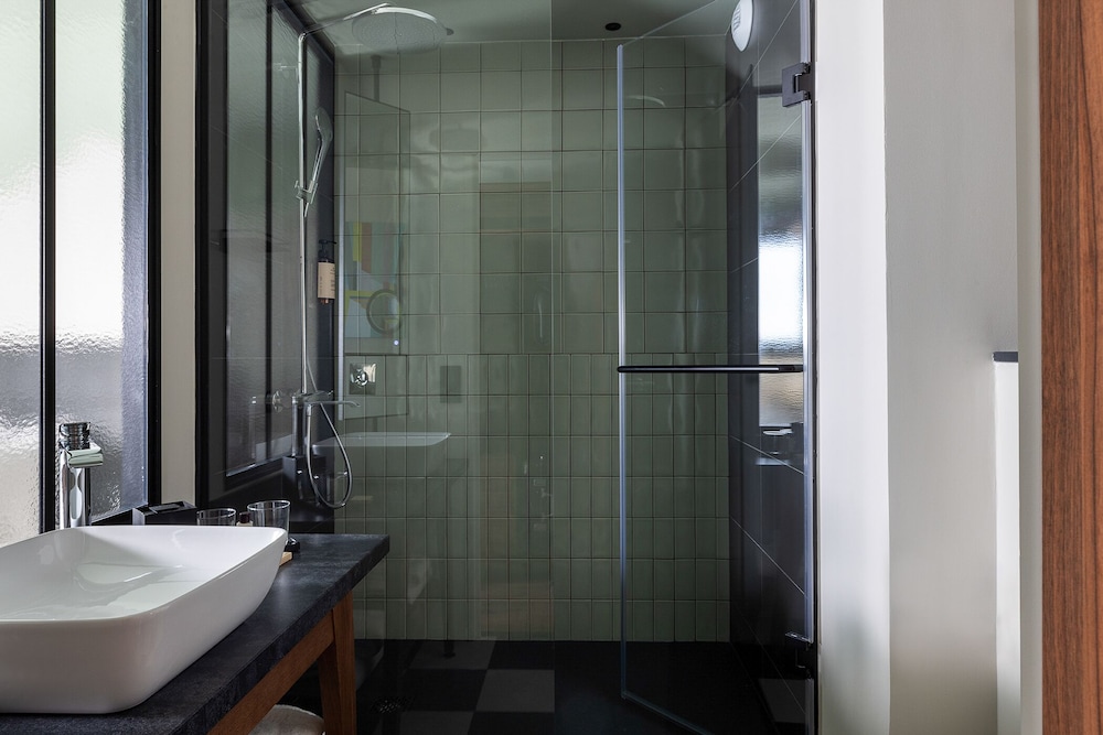 Simone Eiffel Prestige del hotel Hôtel Les Artistes. Foto 6