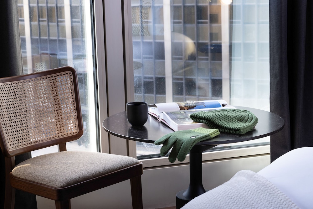 Andre Eiffel Prestige del hotel Hôtel Les Artistes. Foto 2