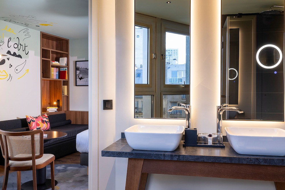 Andre Eiffel Prestige del hotel Hôtel Les Artistes. Foto 3