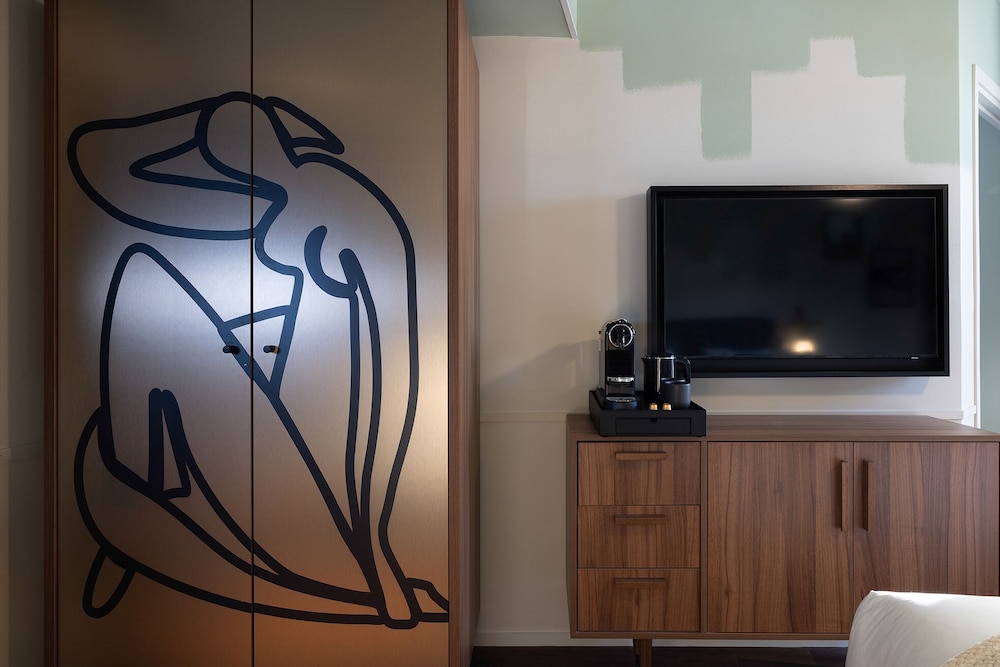 Andre Eiffel Prestige del hotel Hôtel Les Artistes. Foto 5