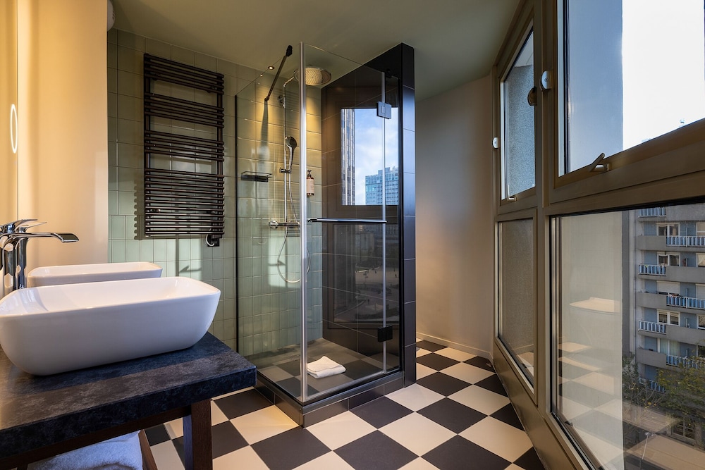 Andre Eiffel Prestige del hotel Hôtel Les Artistes. Foto 6