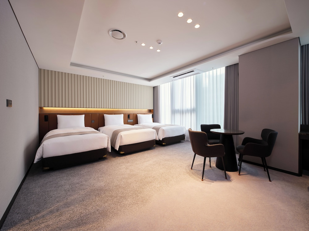 Premier Triple del hotel Stanford Myeongdong. Foto 1