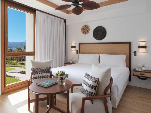 Habitación Doble Deluxe con vistas a la montaña del hotel Gran Taoro. Foto 1
