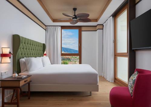 One - Bedroom Suite Mountain View with Balcony del hotel Gran Taoro. Foto 2