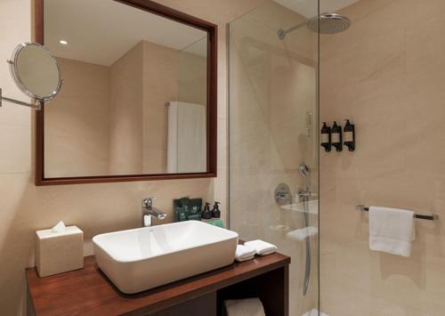 One - Bedroom Suite Mountain View with Balcony del hotel Gran Taoro. Foto 7