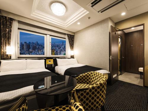 Habitación Doble Deluxe para no fumadores - 2 camas individuales del hotel APA Hotel and Resort Osaka Namba Ekimae Tower. Foto 4