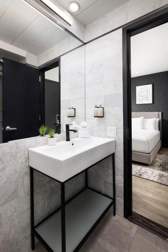 Loft con terraza del hotel ArtHouse Hotel New York City. Foto 4
