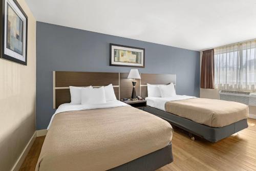 Habitación Doble con 2 camas dobles - Adaptada para personas con movilidad reducida/No fumadores del hotel Quality Inn - Niagara Falls Blvd. Foto 1