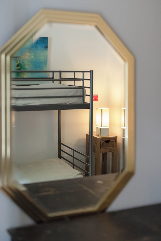 4 Beds Mixed Dormitory del hotel EBS London Stay. Foto 1