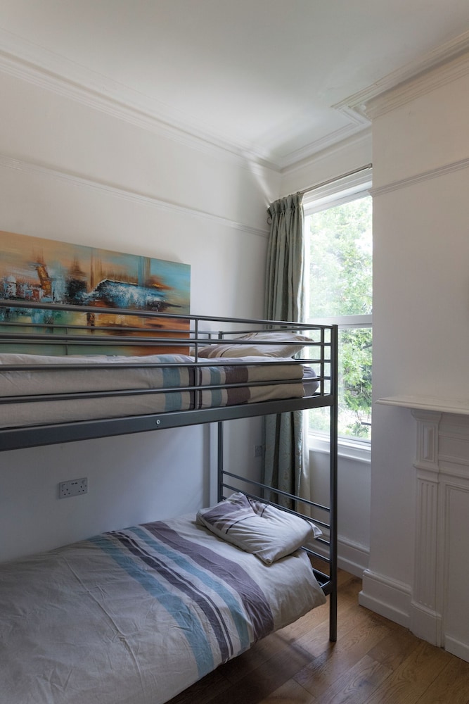 4 Beds Mixed Dormitory del hotel EBS London Stay. Foto 6
