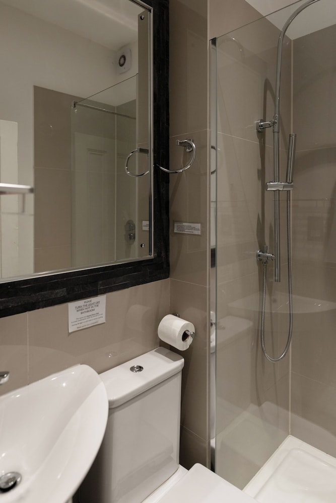 4 Beds Mixed Dormitory del hotel EBS London Stay. Foto 8