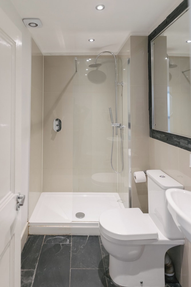 6 Beds Mixed Dormitory del hotel EBS London Stay. Foto 1