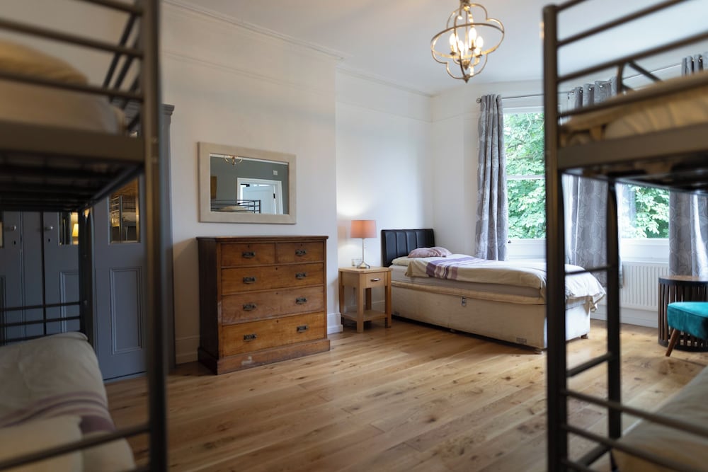 6 Beds Mixed Dormitory del hotel EBS London Stay. Foto 5