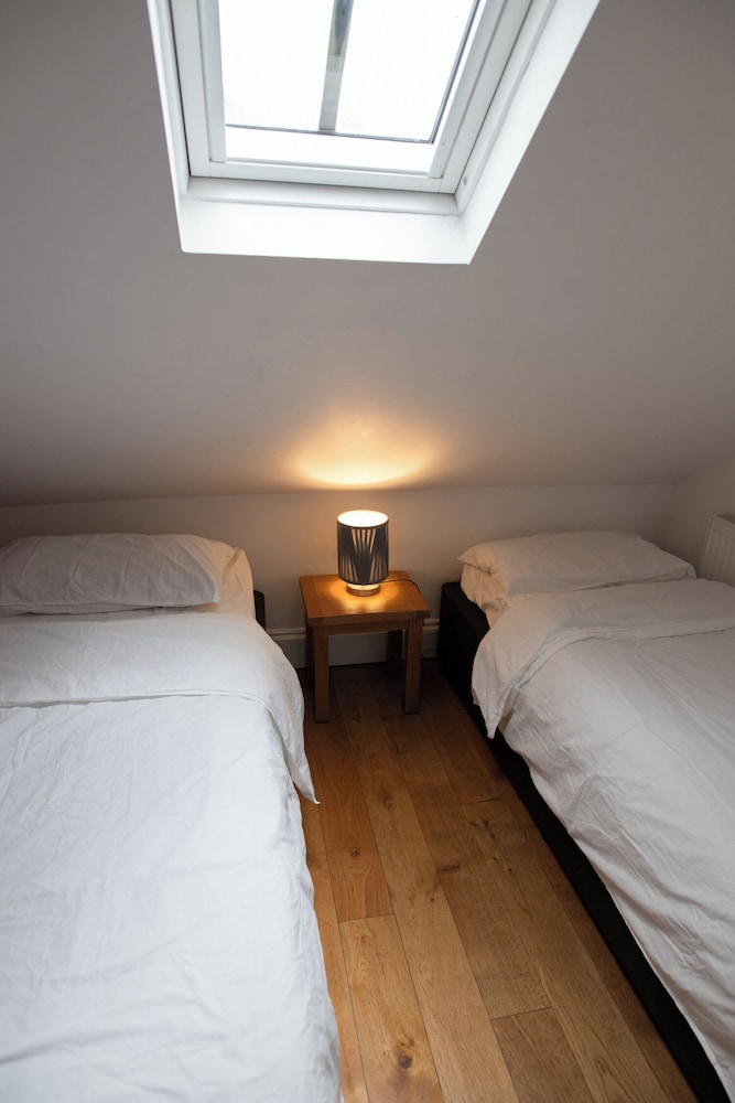 6 Beds Mixed Dormitory del hotel EBS London Stay. Foto 7