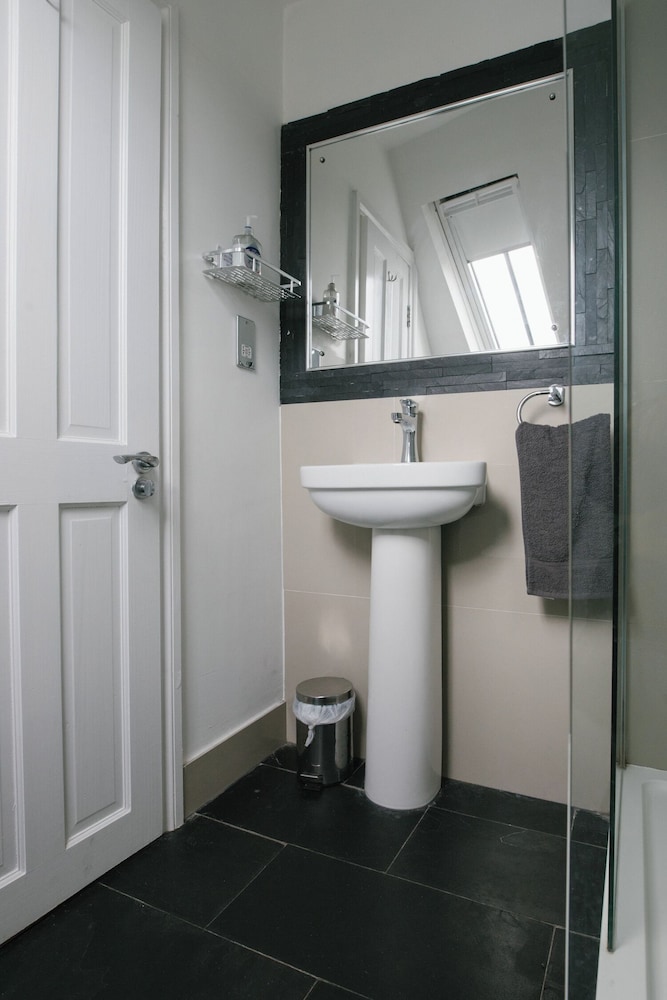 3 beds mixed dormitory del hotel EBS London Stay. Foto 4