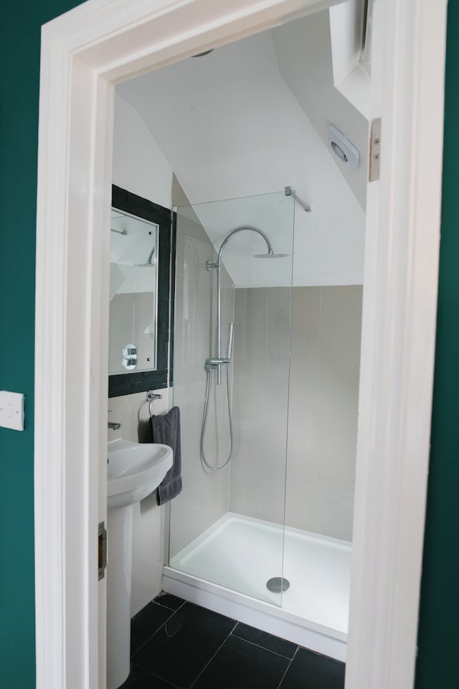 3 beds mixed dormitory del hotel EBS London Stay. Foto 5