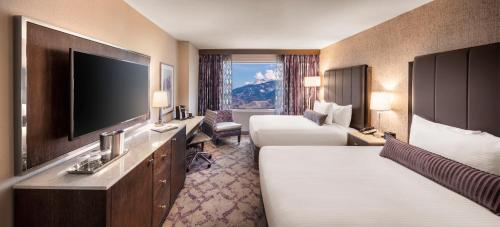 Mountain View Room, 2 Queen, Non - Smoking del hotel Silver Legacy Reno Resort Casino at THE ROW. Foto 2