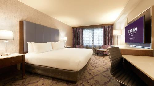 Habitación Deluxe - Cama extragrande - Fumadores del hotel Silver Legacy Reno Resort Casino at THE ROW. Foto 3