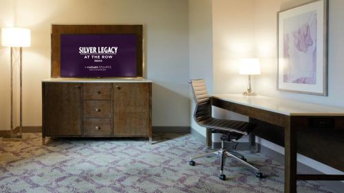 Suite Junior - 2 camas grandes - No fumadores del hotel Silver Legacy Reno Resort Casino at THE ROW. Foto 4