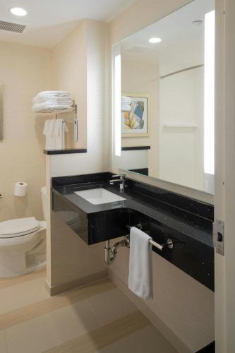 Habitación Doble - 2 camas dobles del hotel Fairfield Inn & Suites by Marriott New York Queens/Fresh Meadows. Foto 1