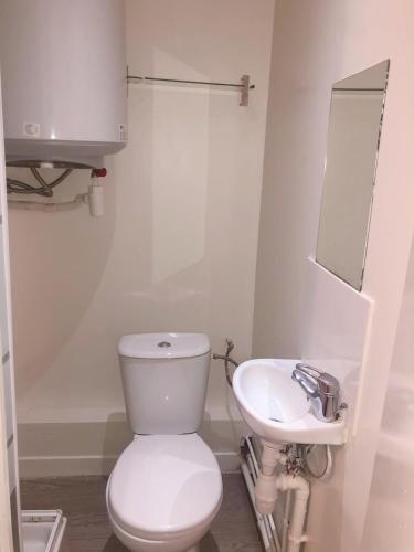 Habitación doble 1 Cama Individual 1 Cama doble Normal del hotel Art Beaubourg. Foto 2