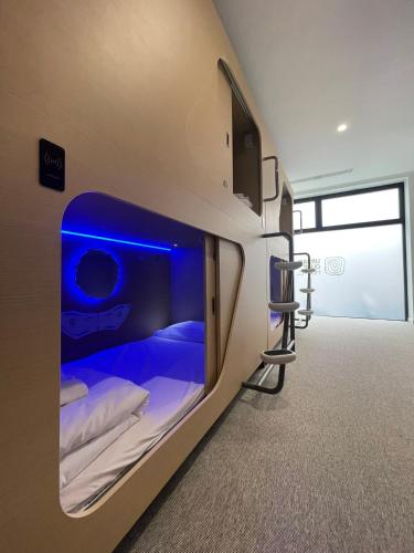 Cápsula Individual - Adaptada para personas de movilidad reducida del hotel Urban Cube Hostel Sevilla. Foto 1