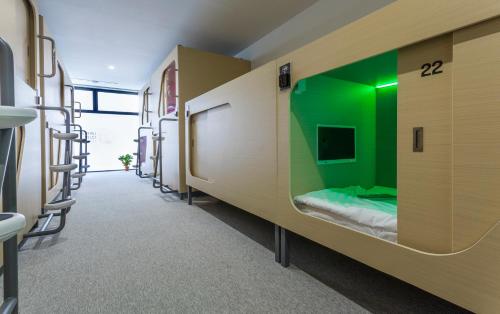 Cápsula Individual - Adaptada para personas de movilidad reducida del hotel Urban Cube Hostel Sevilla. Foto 3