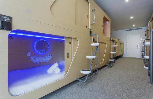 Cápsula Individual del hotel Urban Cube Hostel Sevilla. Foto 6